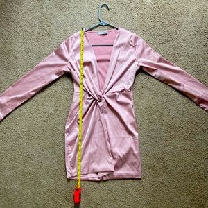 Fashion Nova long sleeve dress with knot in the center